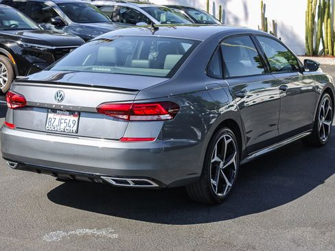 Used 2021 Volkswagen Passat 2.0T R-Line image 9