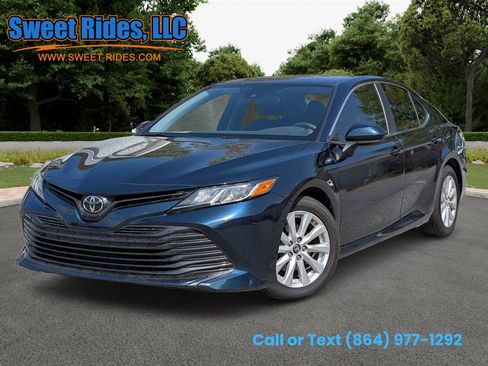 Used 2019 Toyota Camry LE image 4