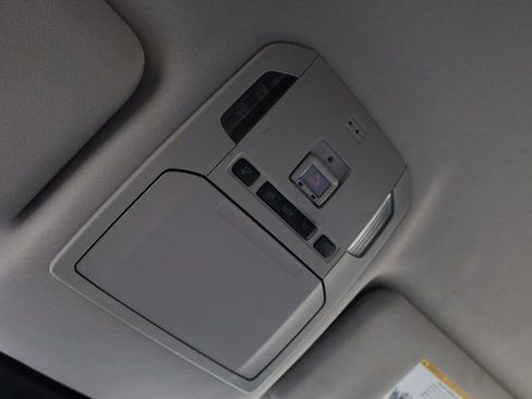 Used 2022 Toyota Highlander LE image 26