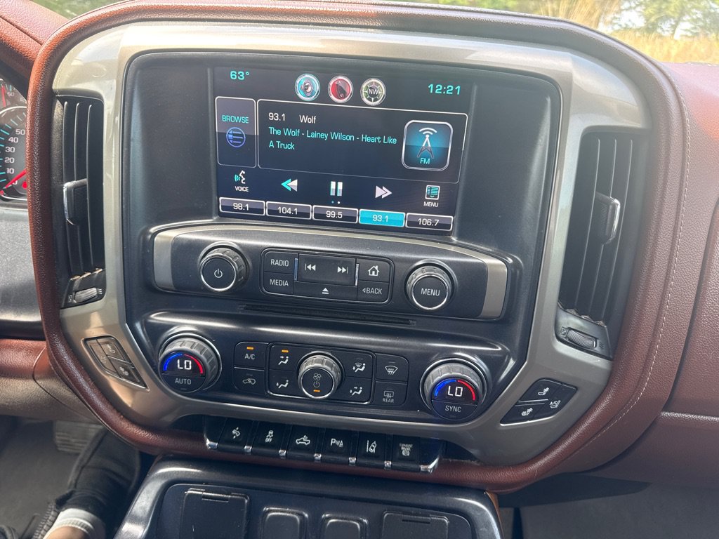Used 2015 Chevrolet Silverado 2500 High Country w/ Duramax Plus Package AWD/4WD image 16