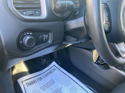 Used 2017 Jeep Renegade Sport w/ Power & Air Group image 19