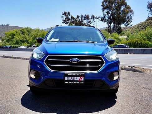 Used 2018 Ford Escape SE w/ SE Sport Appearance Package FWD image 4