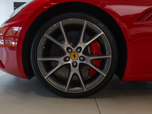 Used 2011 Ferrari California RWD image 12