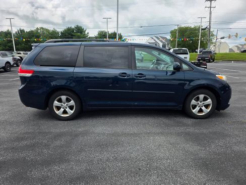 Used 2012 Toyota Sienna LE w/ Towing Pkg FWD image 6