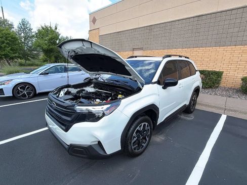 Used 2025 Subaru Forester AWD/4WD image 10