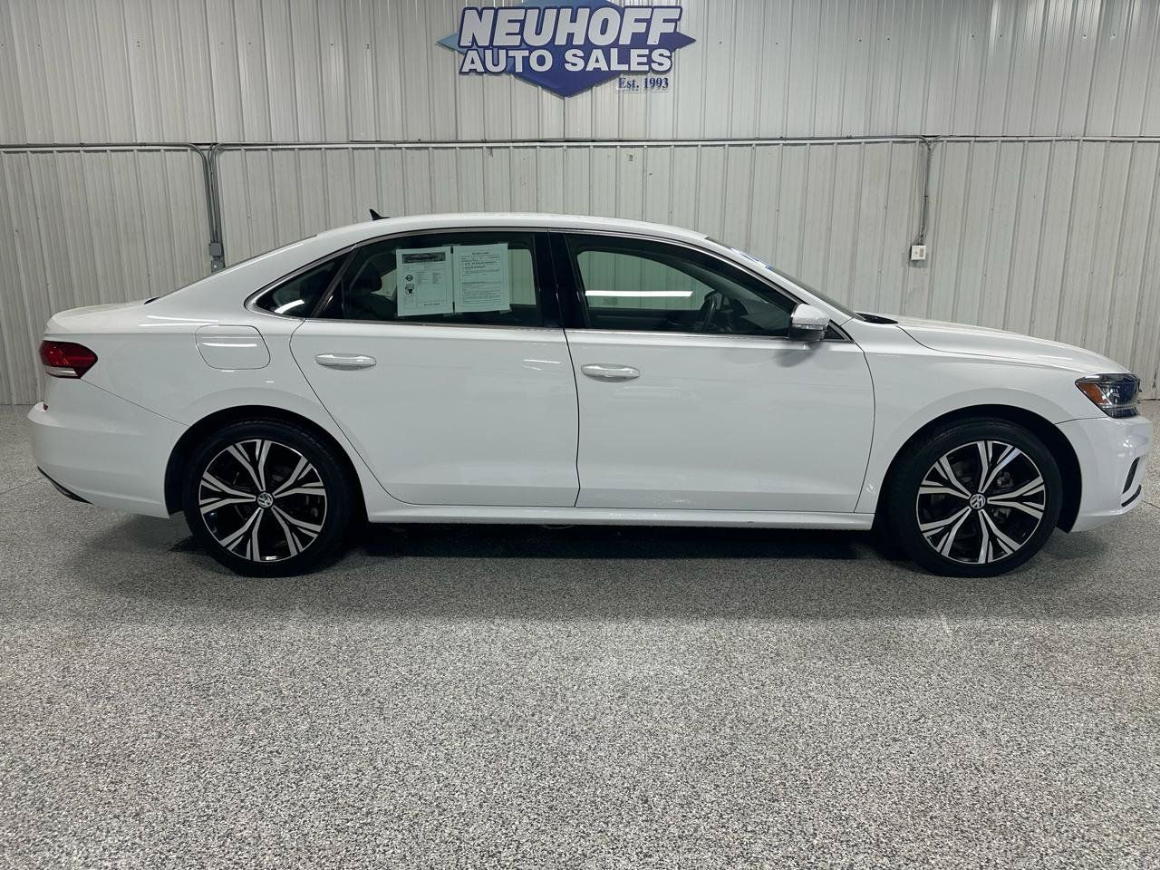 Used 2021 Volkswagen Passat 2.0T SE FWD image 1