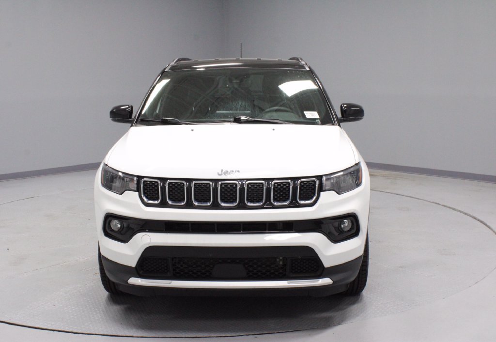 Used 2023 Jeep Compass Limited AWD/4WD image 5