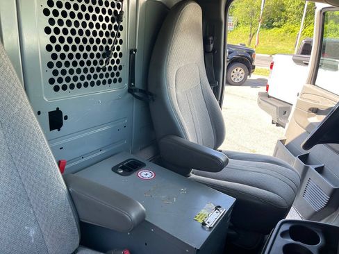 Used 2014 Chevrolet Express 1500 RWD image 32
