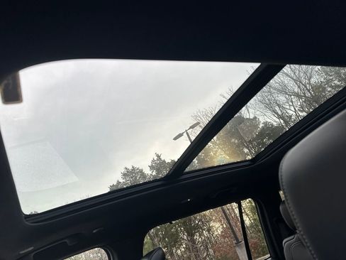 Used 2022 Jeep Grand Cherokee L Overland w/ Advanced Protech Group III image 12