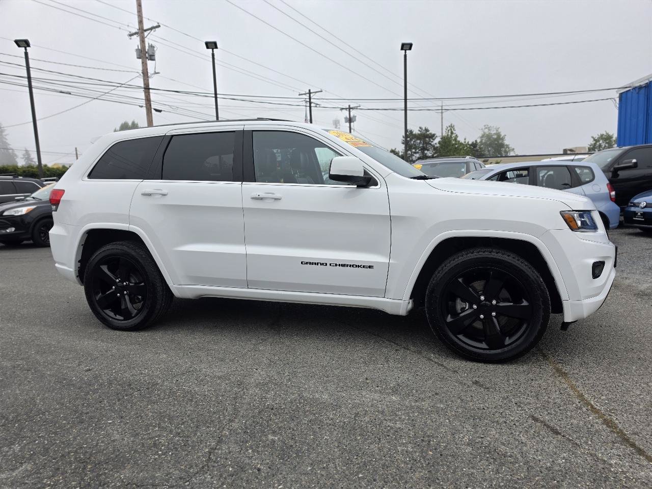 Used 2015 Jeep Grand Cherokee Altitude AWD/4WD image 4
