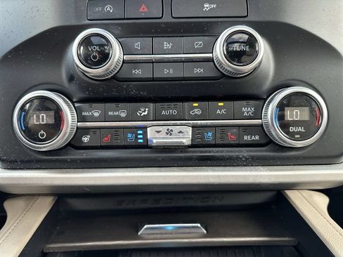 Used 2024 Ford Expedition Limited RWD image 30