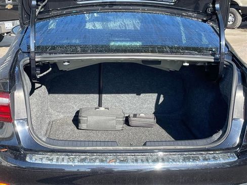 Used 2023 Volkswagen Jetta SE w/ Panoramic Sunroof Package image 10