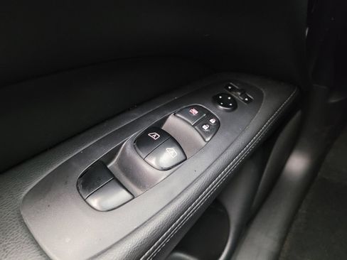 Used 2020 Nissan Pathfinder SV FWD image 27