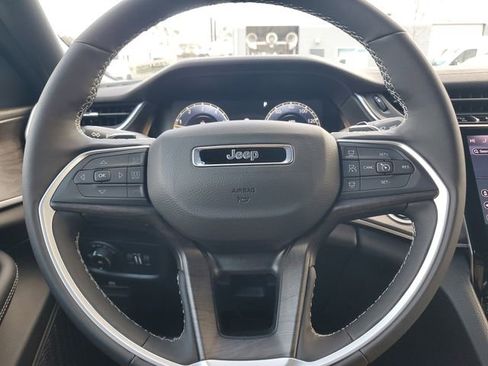 New 2025 Jeep Grand Cherokee Limited image 24