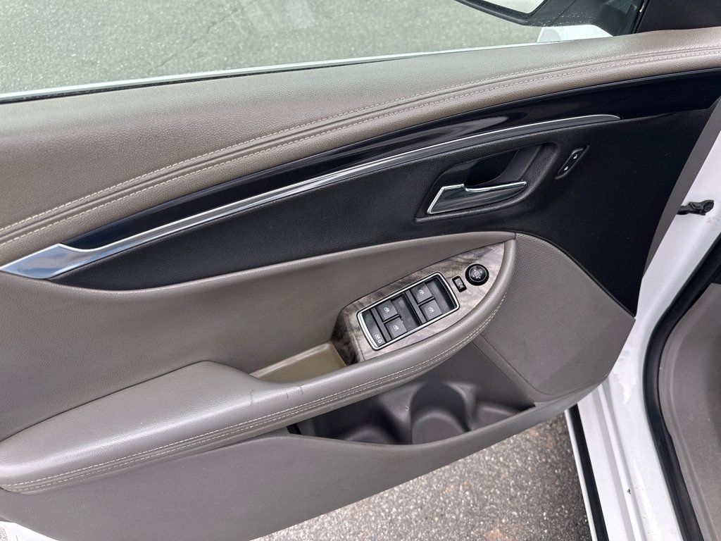 Used 2015 Chevrolet Impala LT FWD image 10