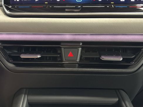 Certified 2025 Volkswagen Tiguan SE AWD/4WD image 25