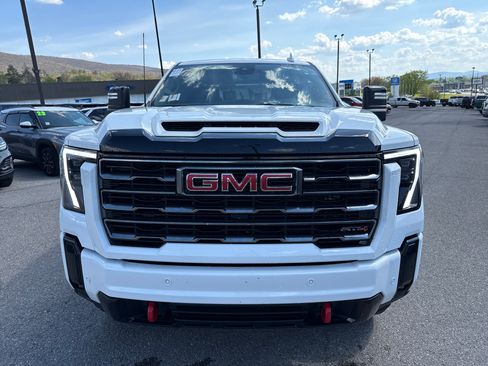 Used 2025 GMC Sierra 2500 AT4 AWD/4WD image 9