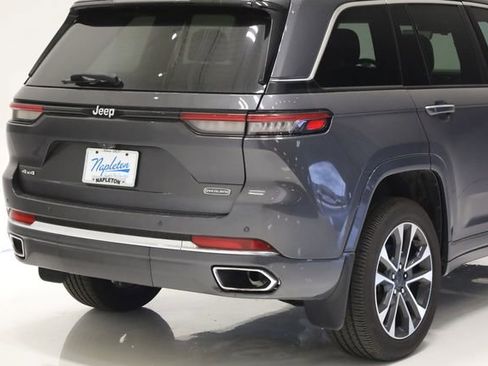 Used 2023 Jeep Grand Cherokee Overland AWD/4WD image 7