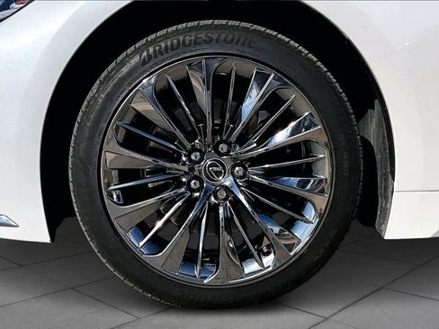 Used 2023 Lexus LS 500 w/ Accessory Package (Z1) image 11