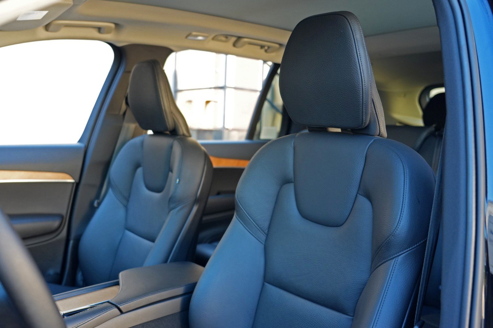 Used 2023 Volvo XC90 T8 Plus AWD/4WD image 45