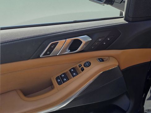 Used 2022 BMW X5 xDrive40i w/ M Sport Package image 9