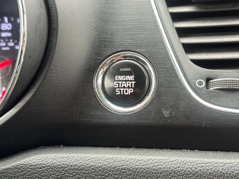 Certified 2019 Kia Sedona EX image 22