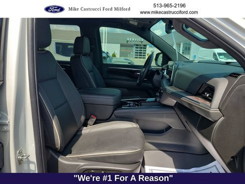 Used 2025 Chevrolet Tahoe Premier AWD/4WD image 25