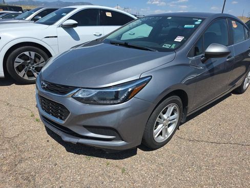 Used 2018 Chevrolet Cruze LT w/ Sun And Sound Package FWD image 2