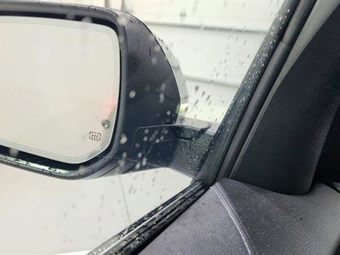 Used 2025 Buick Enclave Preferred image 13