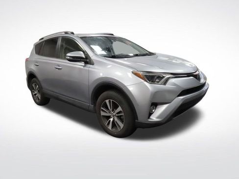 Used 2018 Toyota RAV4 XLE FWD image 8