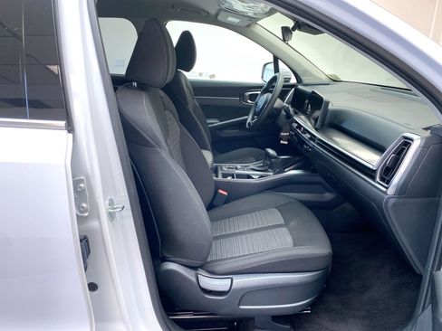 Certified 2025 Kia Sorento LX image 28