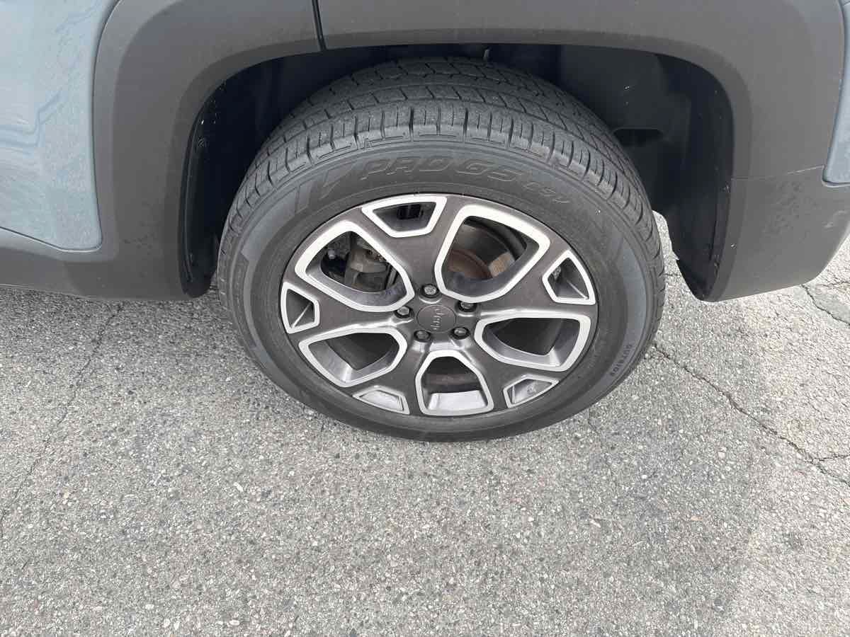 Used 2017 Jeep Renegade Limited AWD/4WD image 10