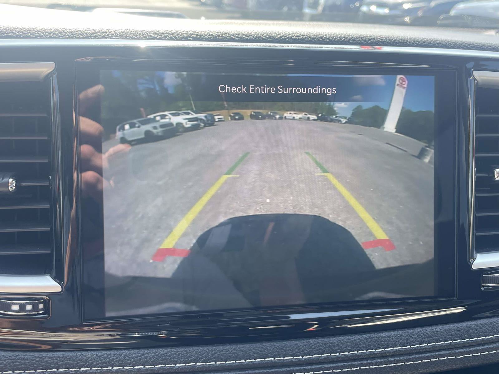 Used 2023 Chrysler Pacifica Touring-L FWD image 16