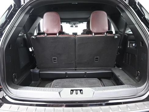 Used 2020 Ford Explorer Platinum w/ Premium Technology Package AWD/4WD image 21