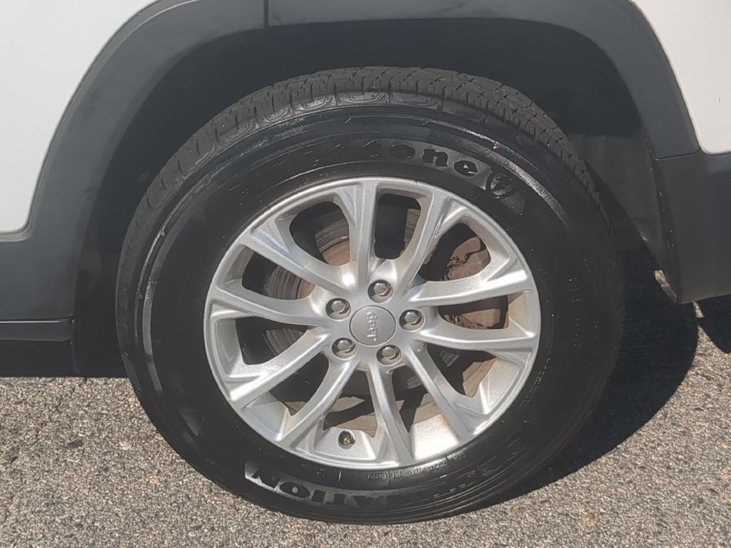 Certified 2022 Jeep Cherokee Latitude Lux AWD/4WD image 11