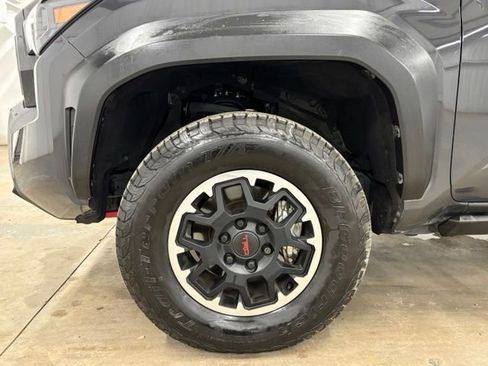 Used 2025 Toyota Tacoma TRD Off-Road AWD/4WD image 9