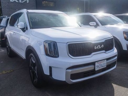 Certified 2024 Kia Telluride EX w/ EX Captain's Chair Package FWD image 2