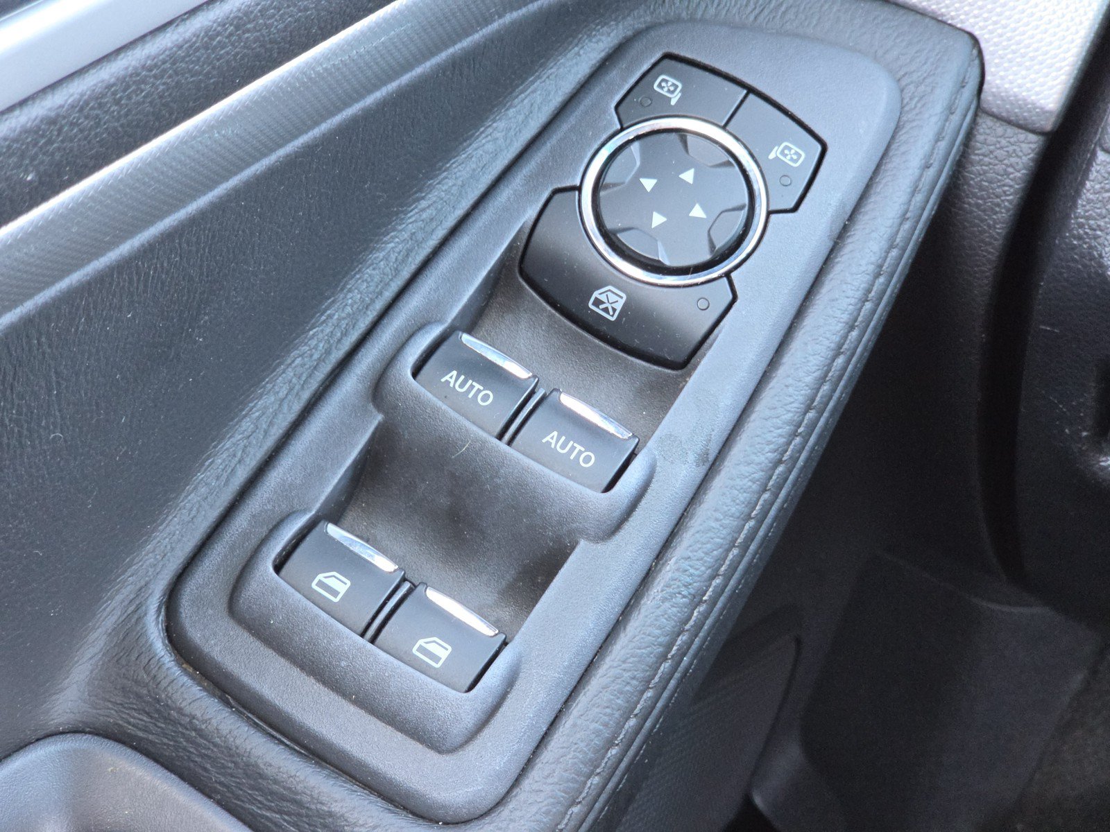 Used 2015 Ford Explorer XLT w/ Equipment Group 202B FWD image 16
