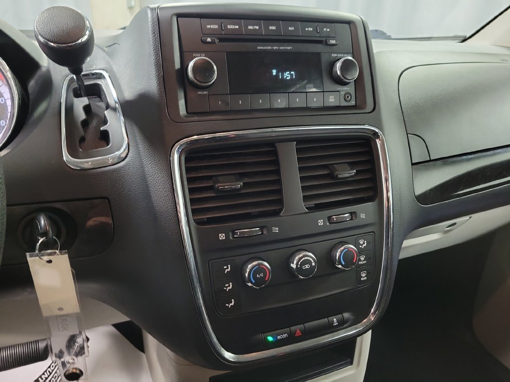 Used 2013 Dodge Grand Caravan American Value Package FWD image 18