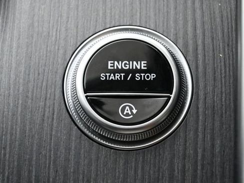 Used 2022 Mercedes-Benz C 300 Sedan image 16