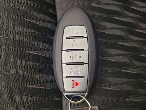 Used 2018 Nissan Rogue SV w/ Premium Package AWD/4WD image 32