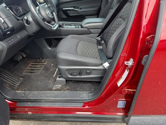 Used 2022 Nissan Pathfinder SV AWD/4WD image 11