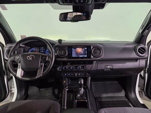 Used 2018 Toyota Tacoma TRD Off-Road w/ Technology Package AWD/4WD image 21