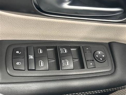 Used 2024 Chrysler Pacifica Limited FWD image 62