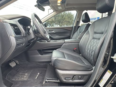 Used 2022 Nissan Rogue Platinum w/ Head-Up Display Package image 9