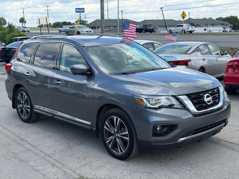 Used 2019 Nissan Pathfinder Platinum FWD image 3