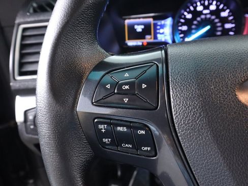 Used 2017 Ford Explorer XLT w/ Equipment Group 202A AWD/4WD image 13
