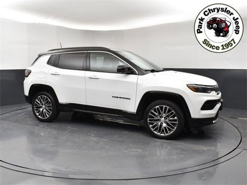 Used 2024 Jeep Compass Limited w/ Elite Group image 1