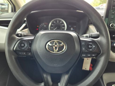 Used 2022 Toyota Corolla LE FWD image 11