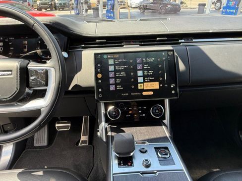 Used 2023 Land Rover Range Rover Long Wheelbase SE image 11